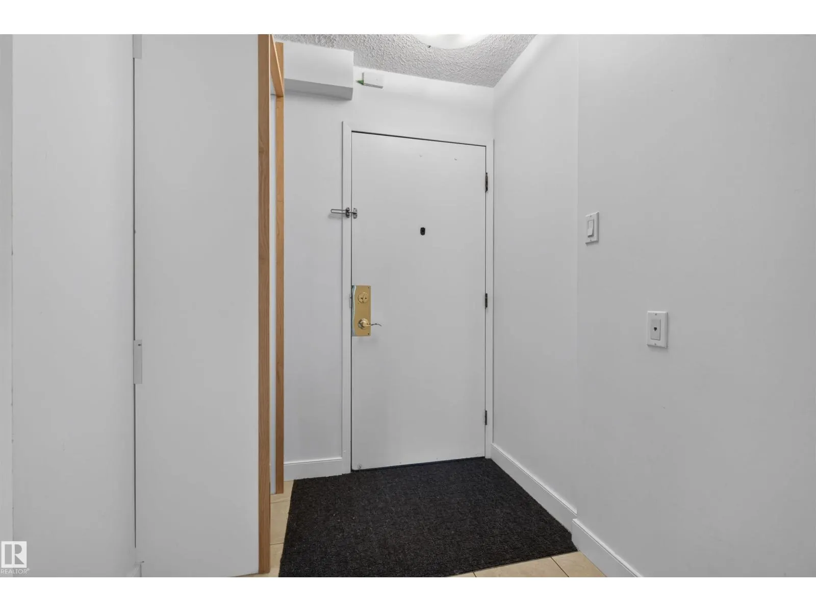 #703 9909 110 ST NW