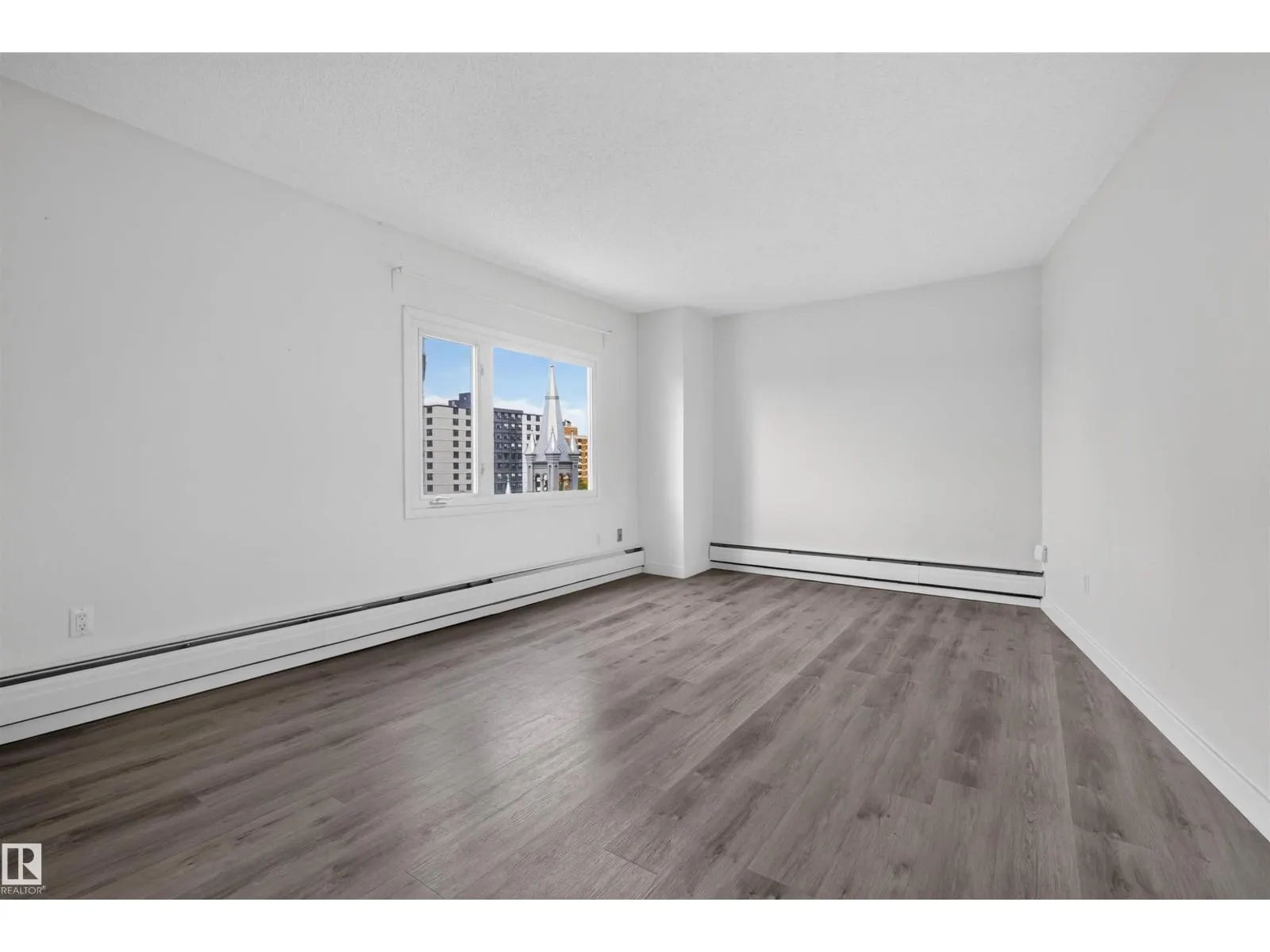 #703 9909 110 ST NW