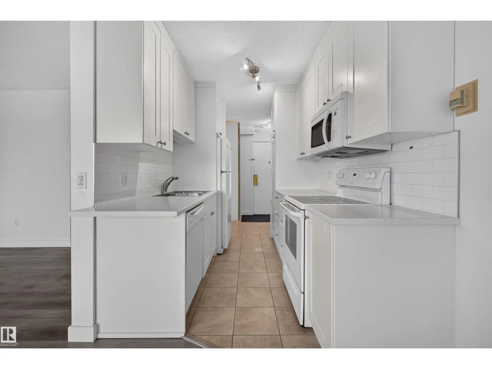#703 9909 110 ST NW