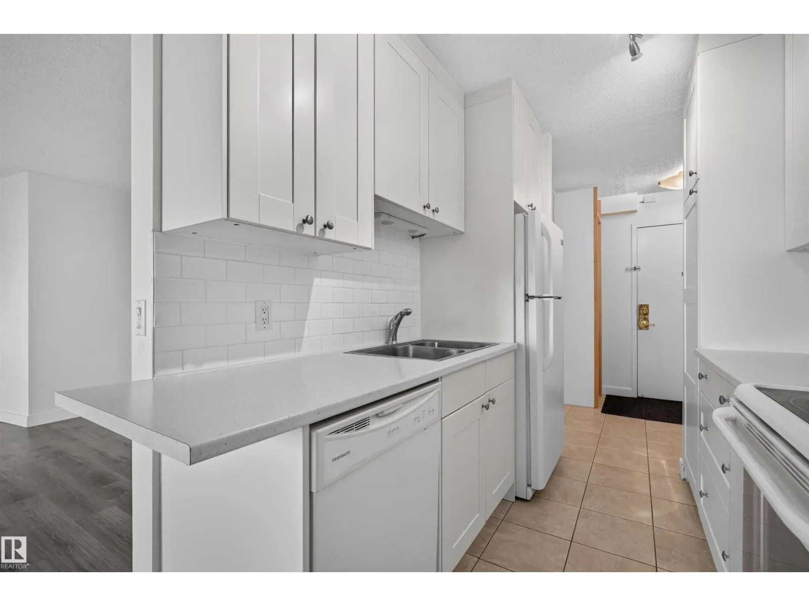 #703 9909 110 ST NW
