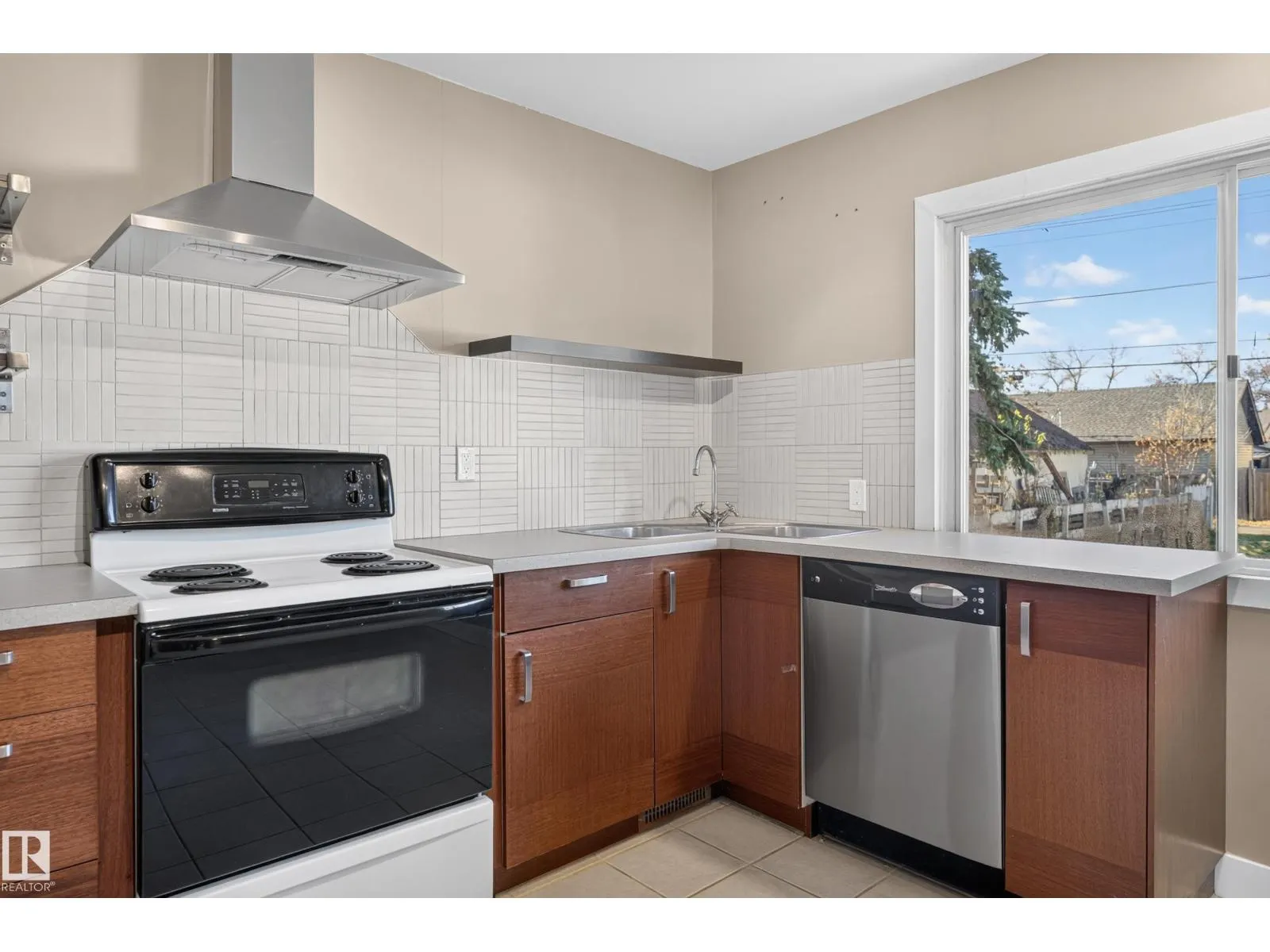 12334 79 ST NW
