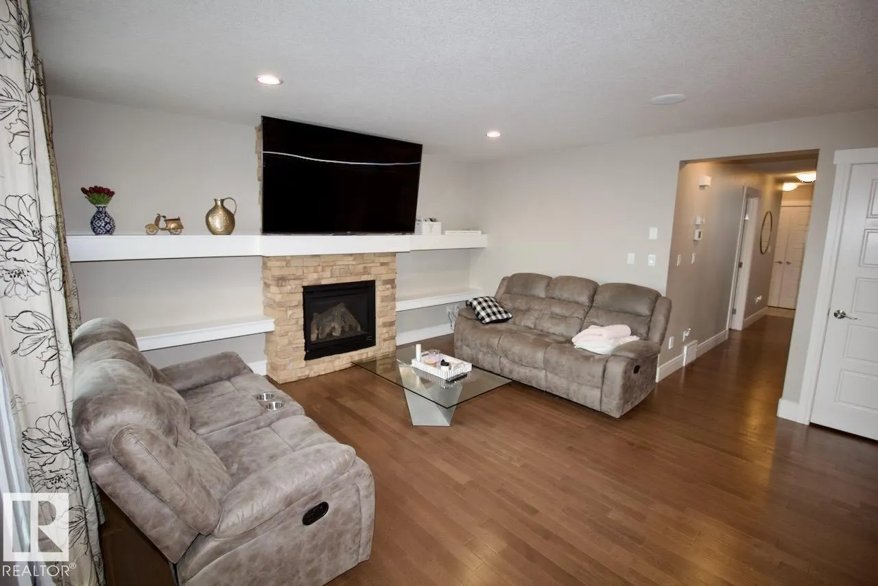 7704 ELLESMERE LN