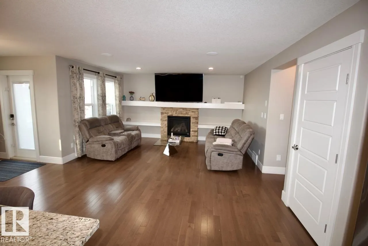 7704 ELLESMERE LN