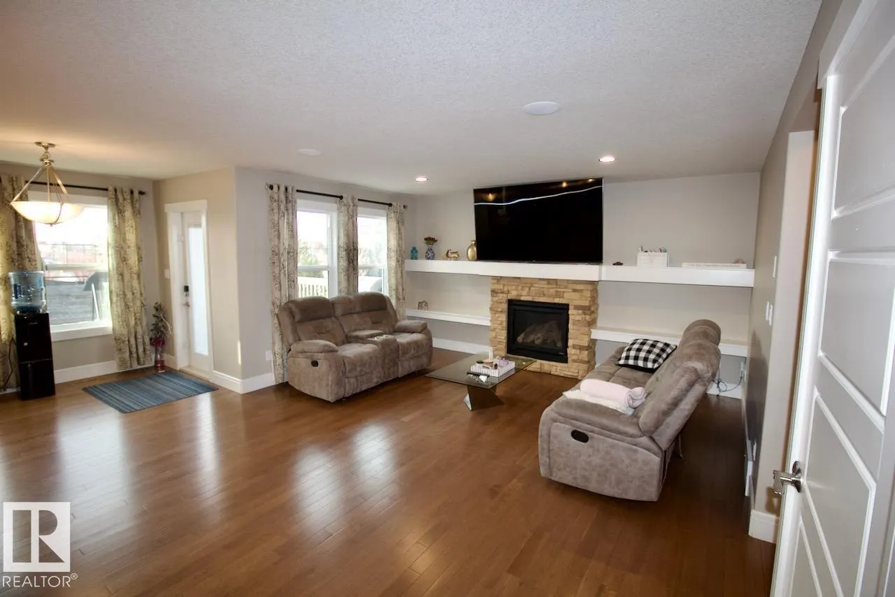 7704 ELLESMERE LN