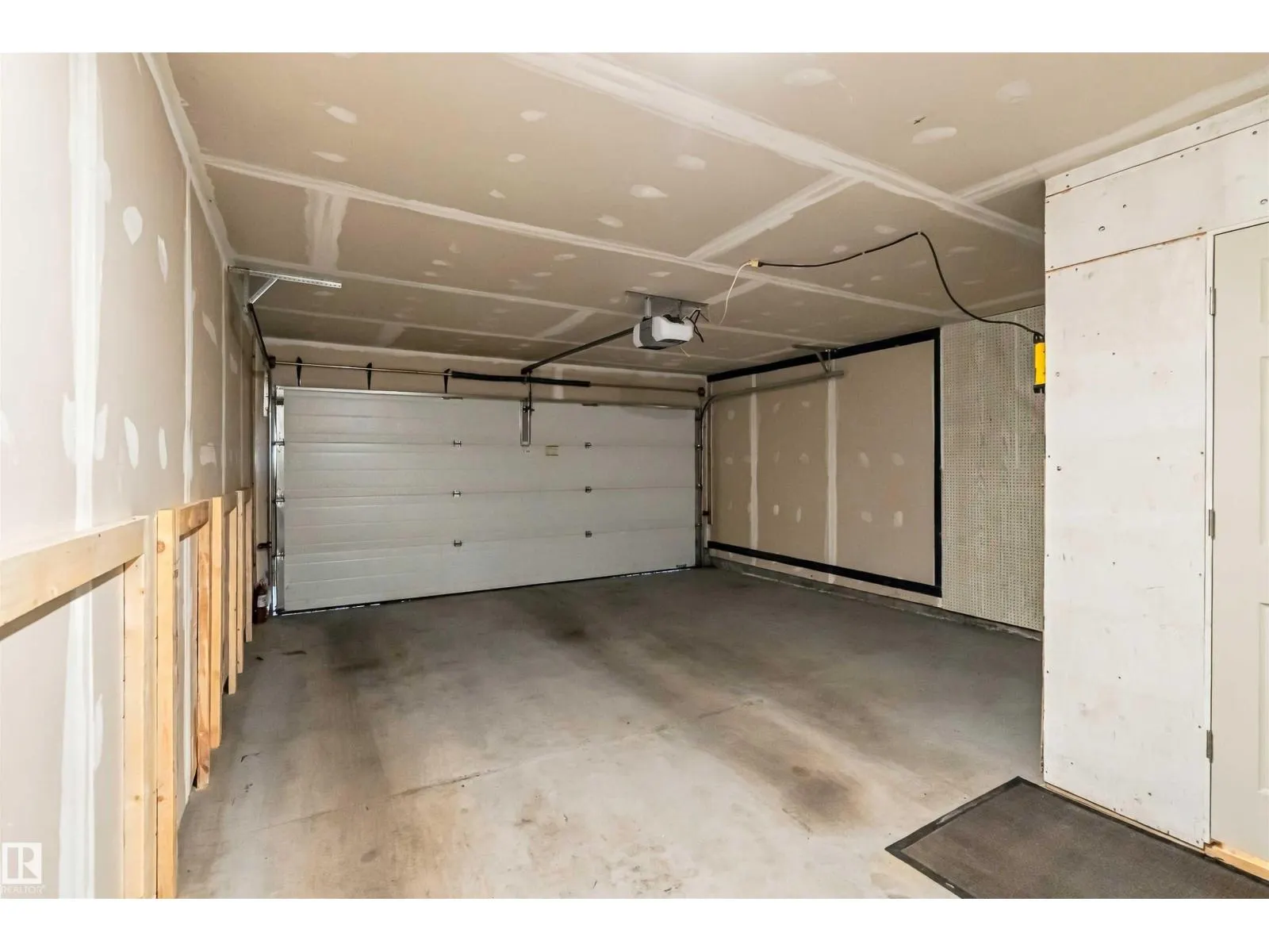 #2 1140 CHAPPELLE BV SW