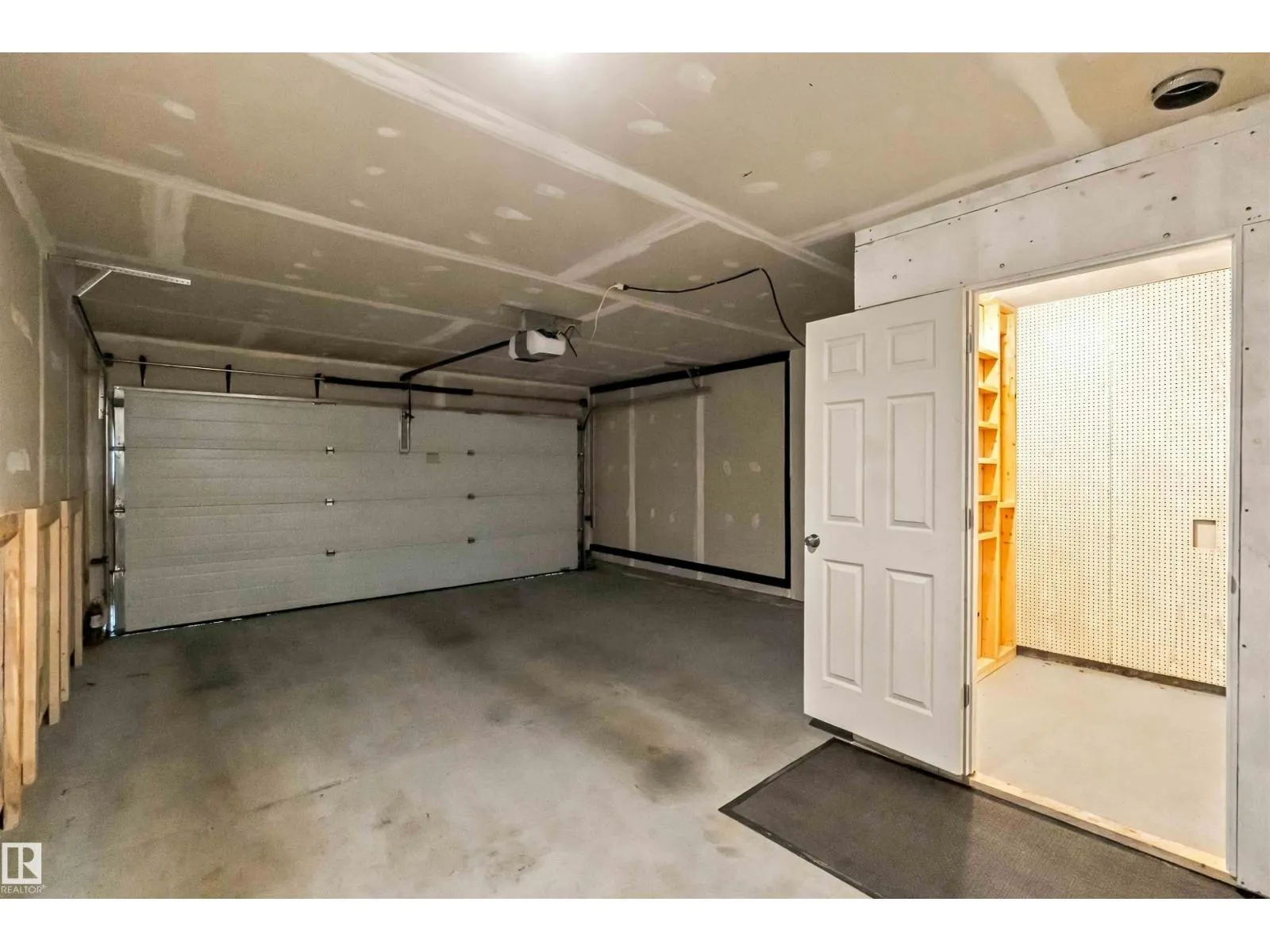 #2 1140 CHAPPELLE BV SW