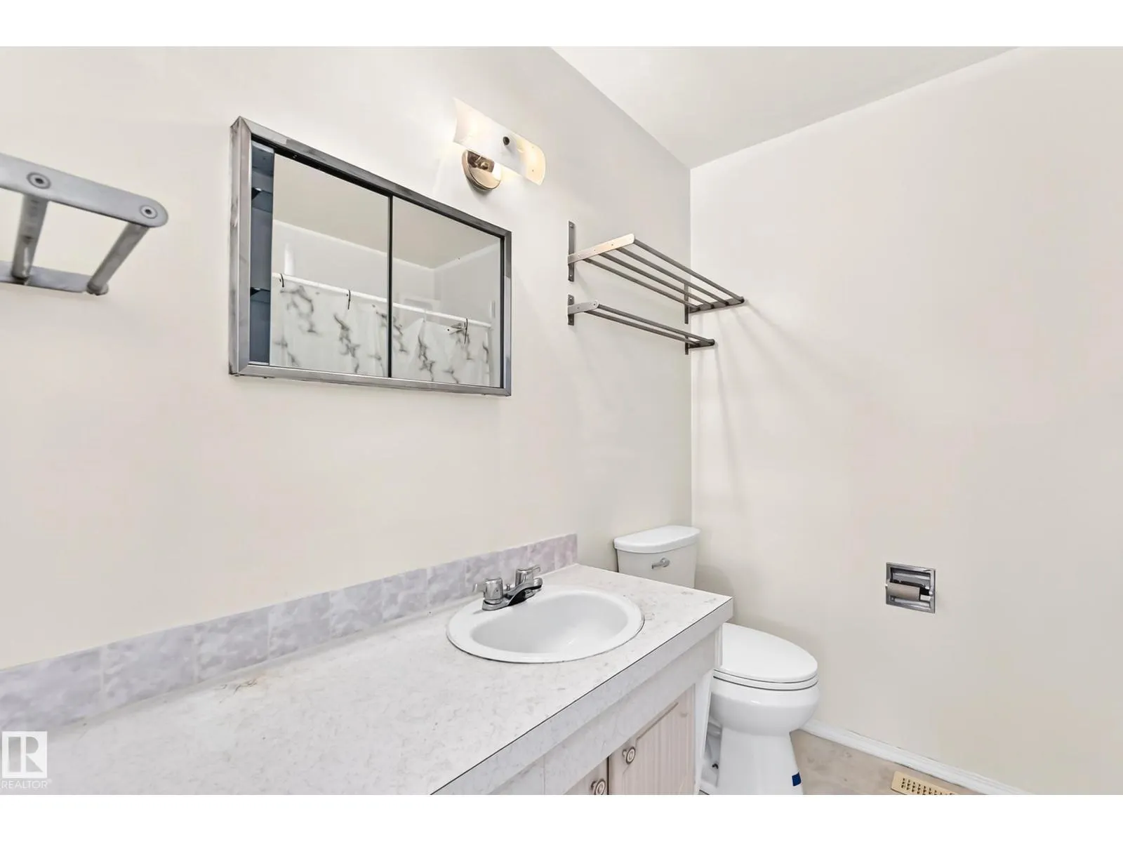 9527 139 AV NW