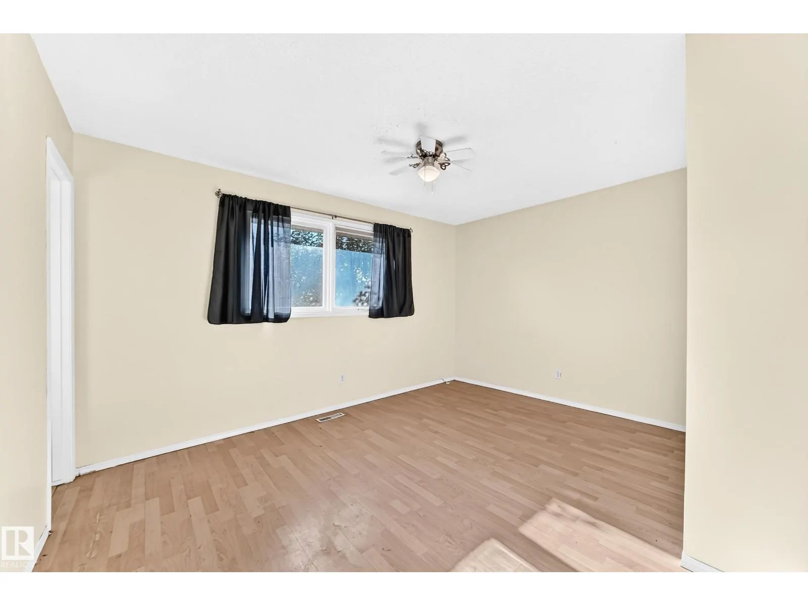 9527 139 AV NW
