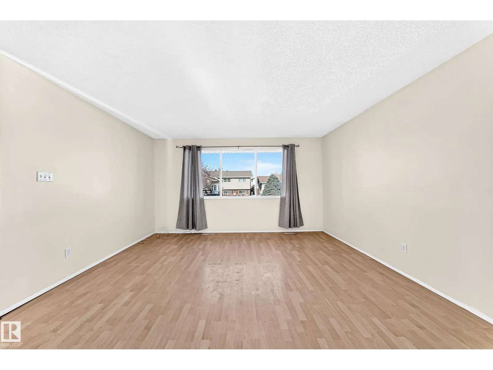 9527 139 AV NW