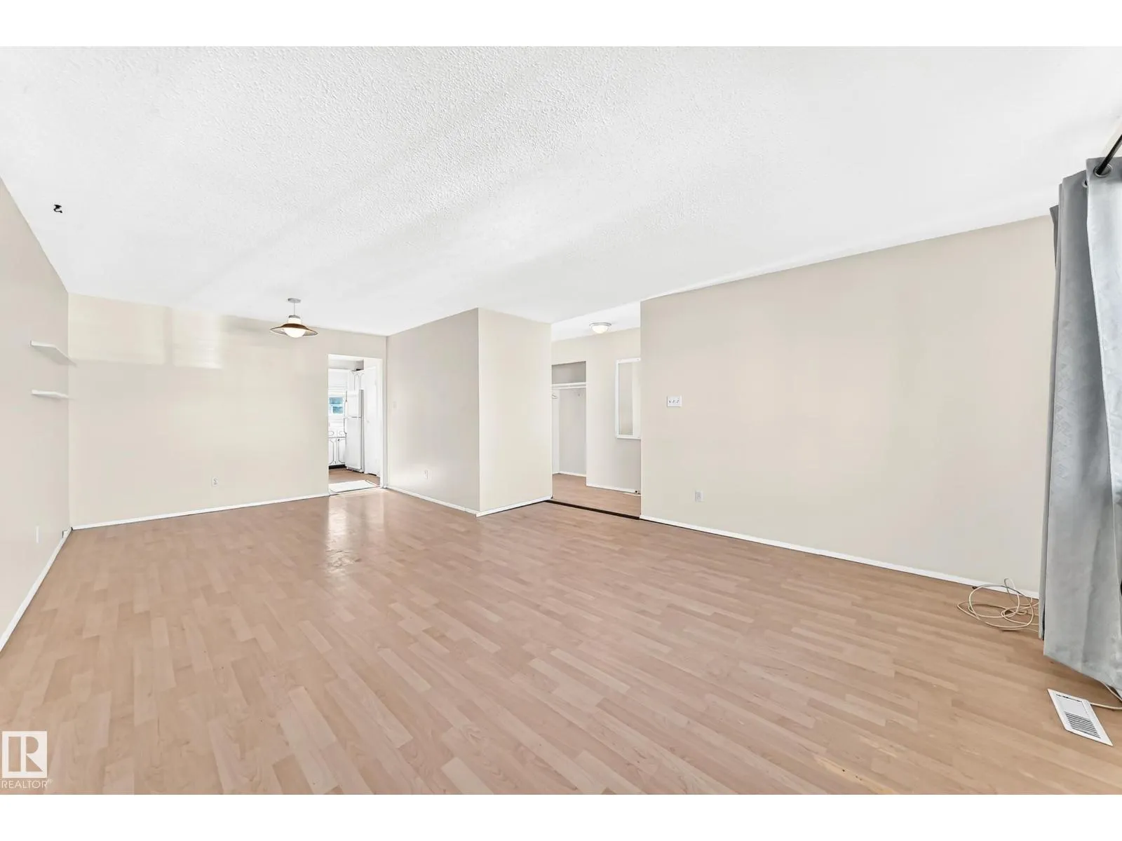 9527 139 AV NW