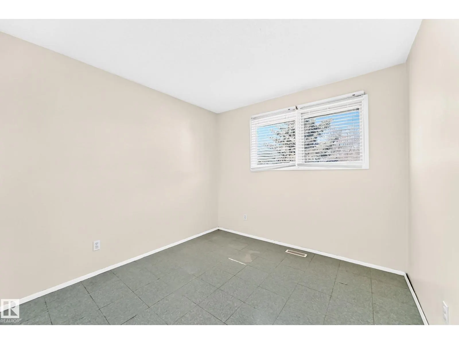 9527 139 AV NW