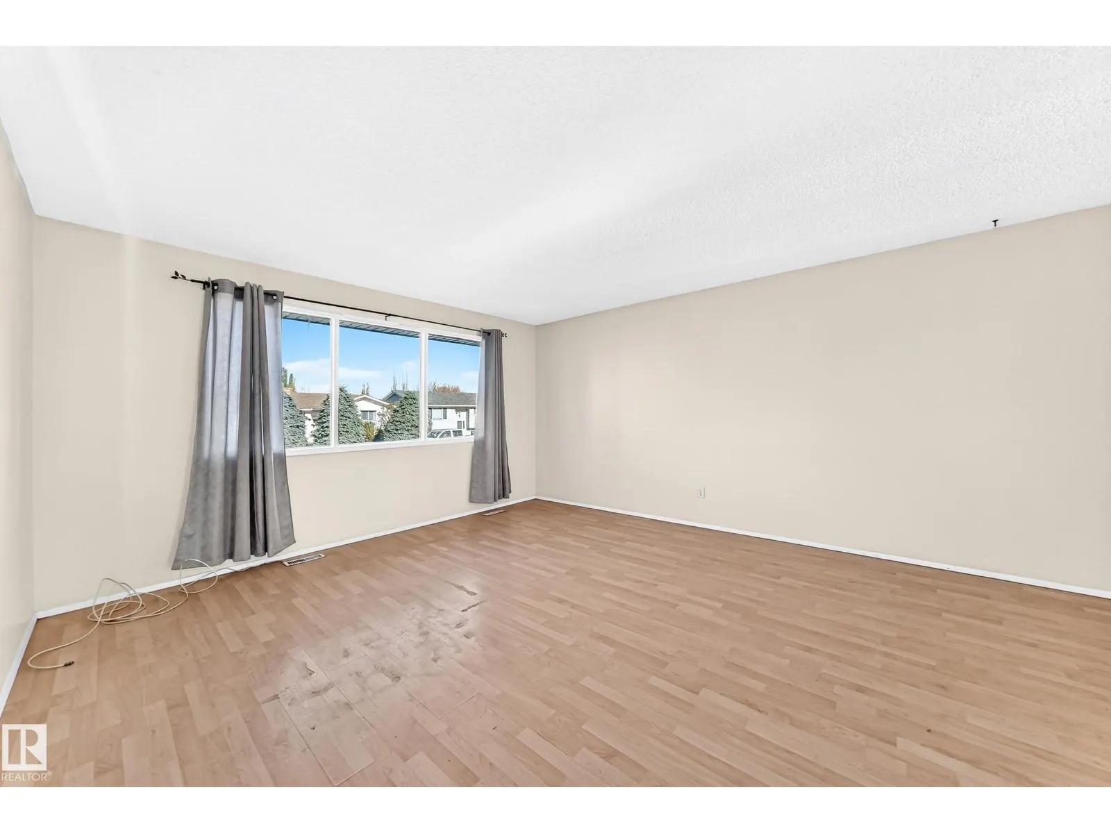 9527 139 AV NW