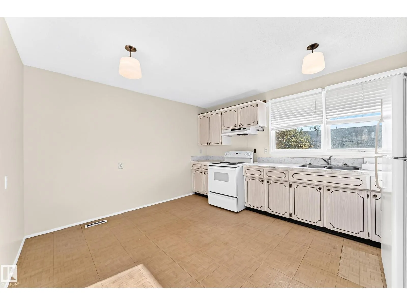 9527 139 AV NW