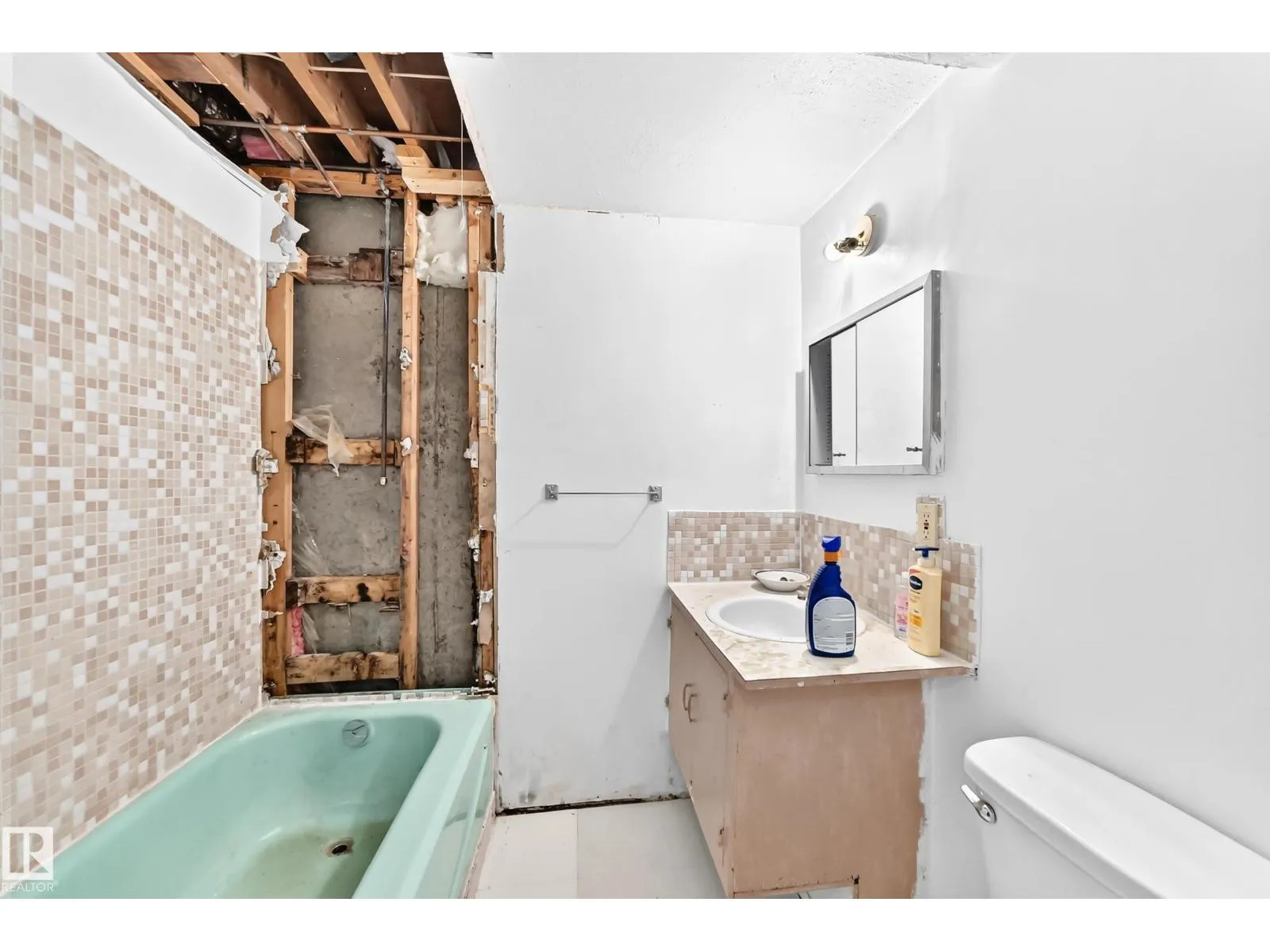9527 139 AV NW
