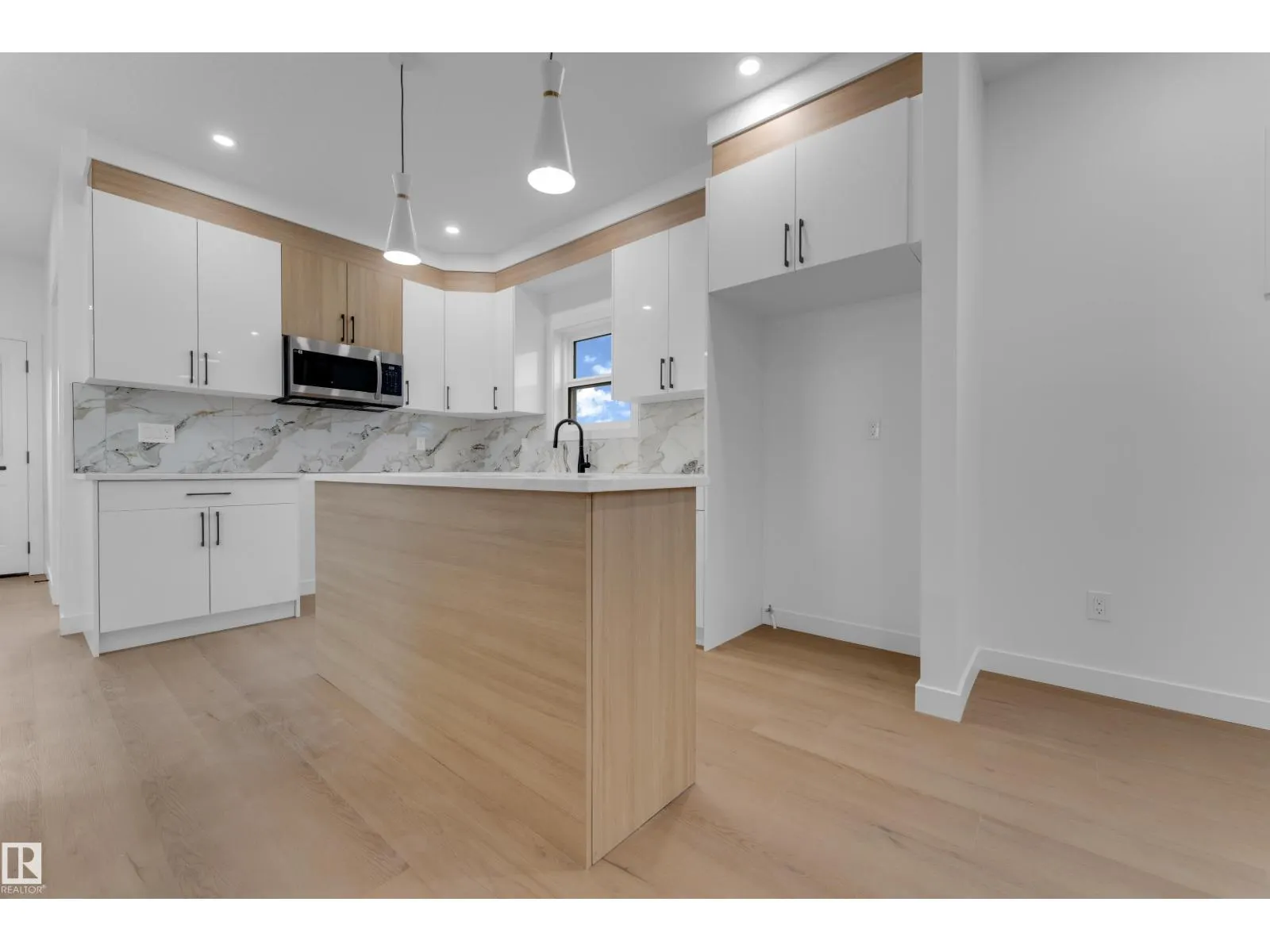 9223 156 AV NW