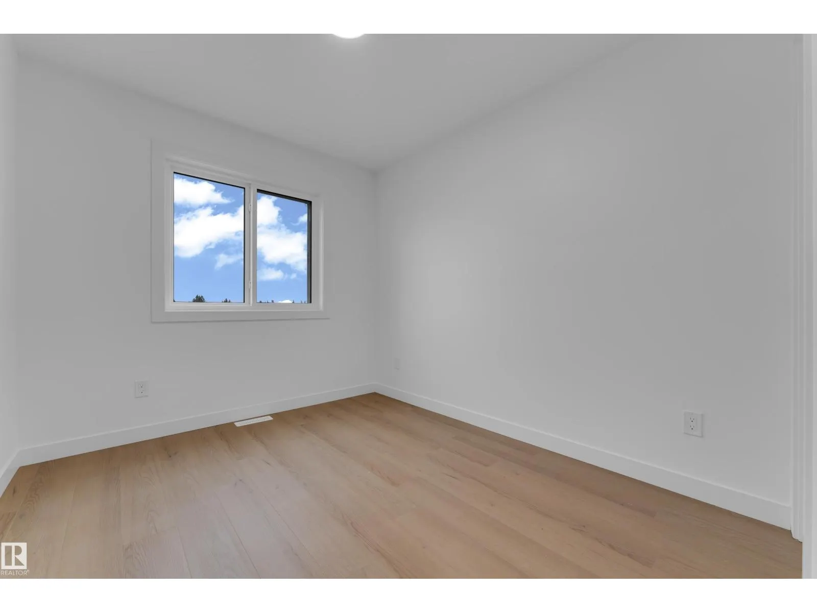 9223 156 AV NW