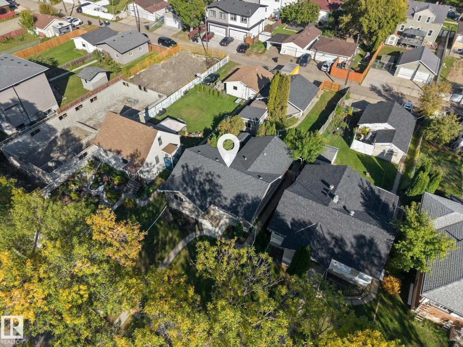 11211 104 ST NW