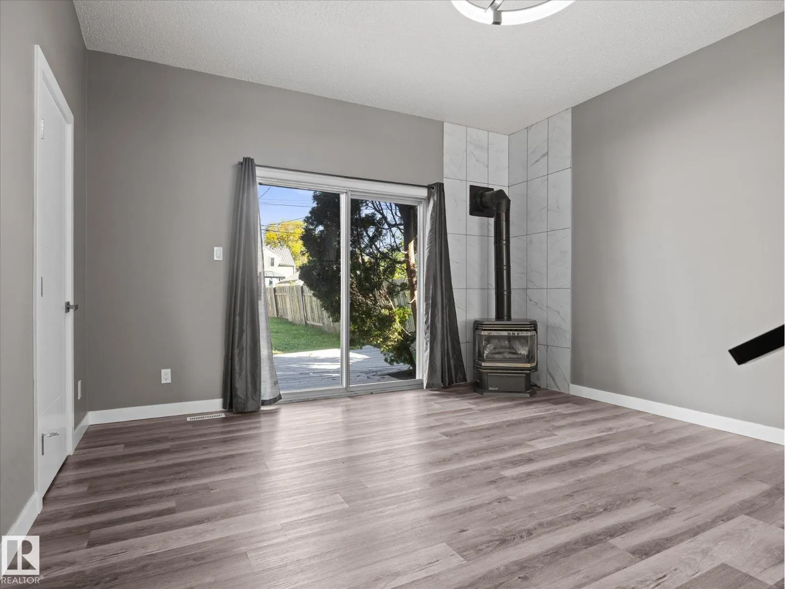 11211 104 ST NW