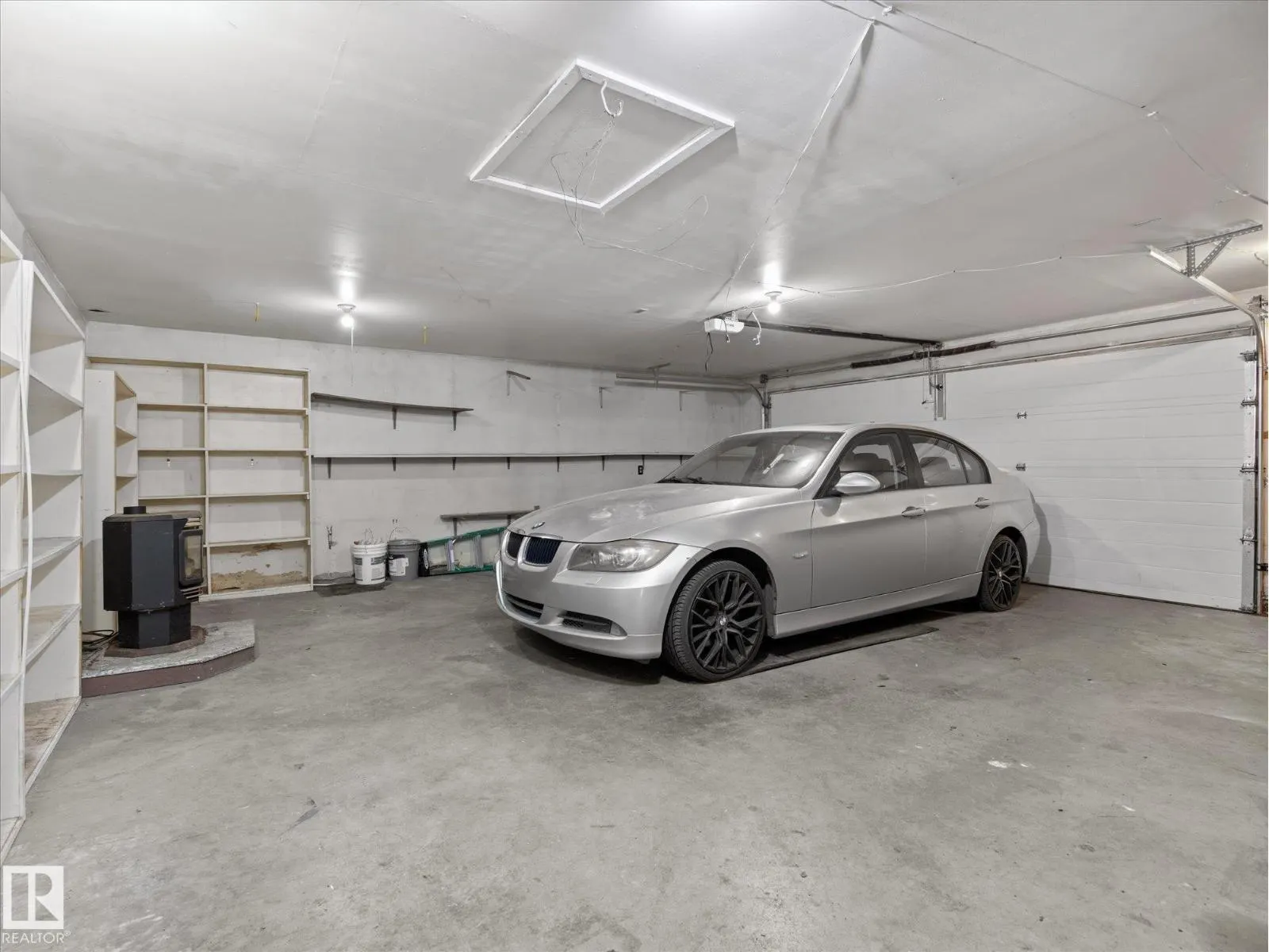 11211 104 ST NW