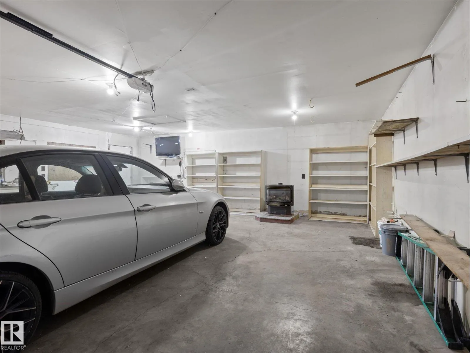 11211 104 ST NW