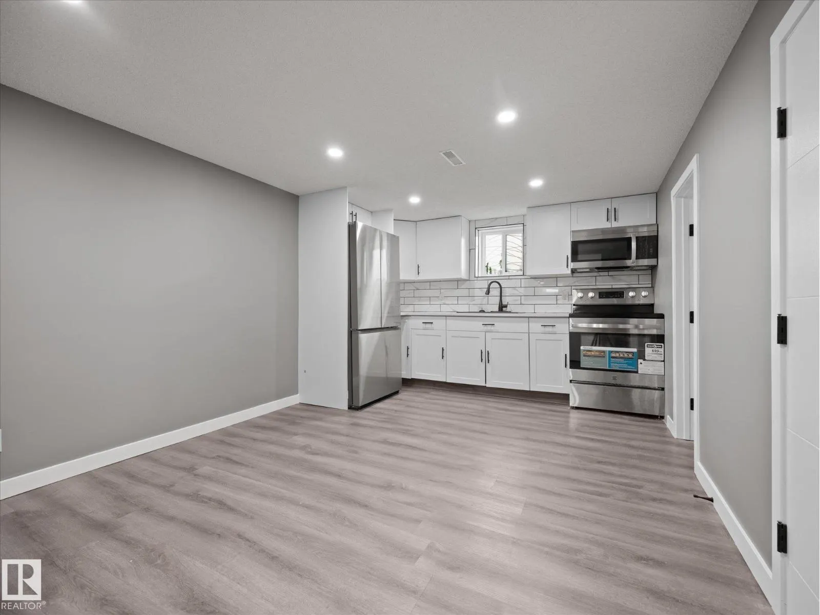 11211 104 ST NW