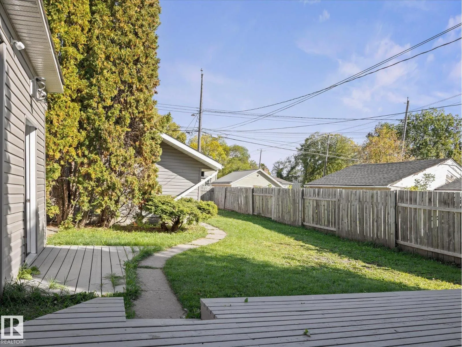 11211 104 ST NW