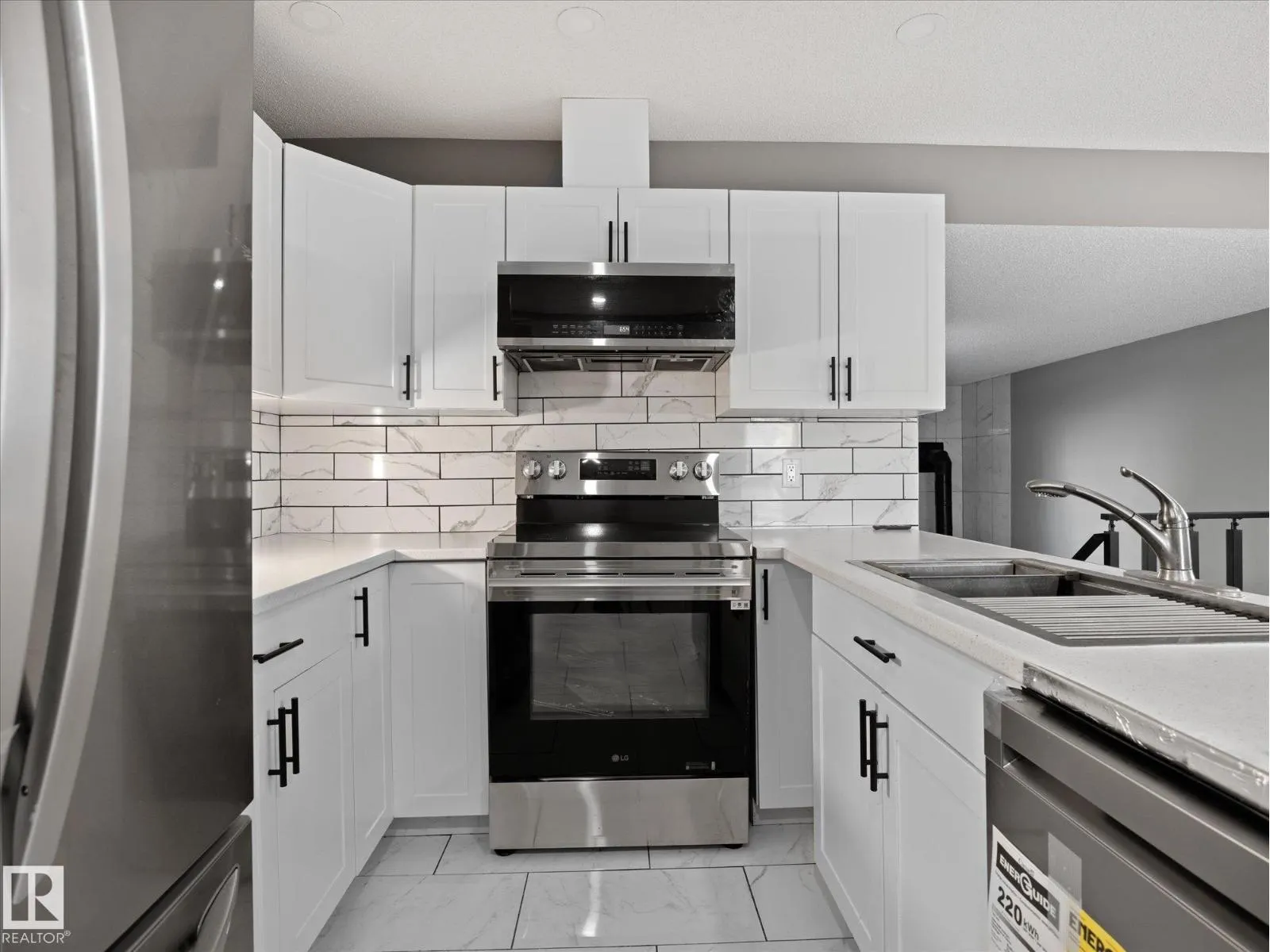 11211 104 ST NW