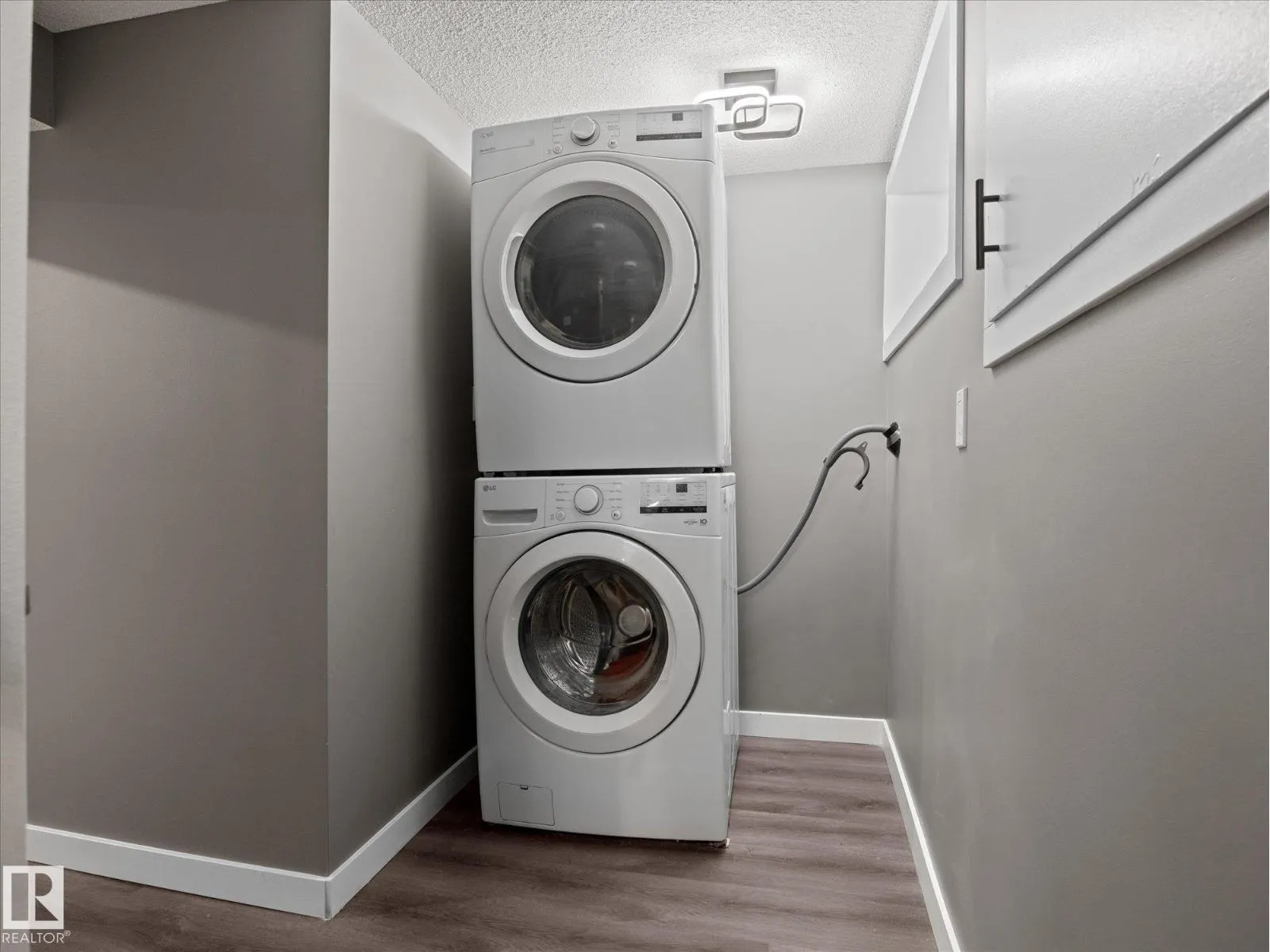 11211 104 ST NW