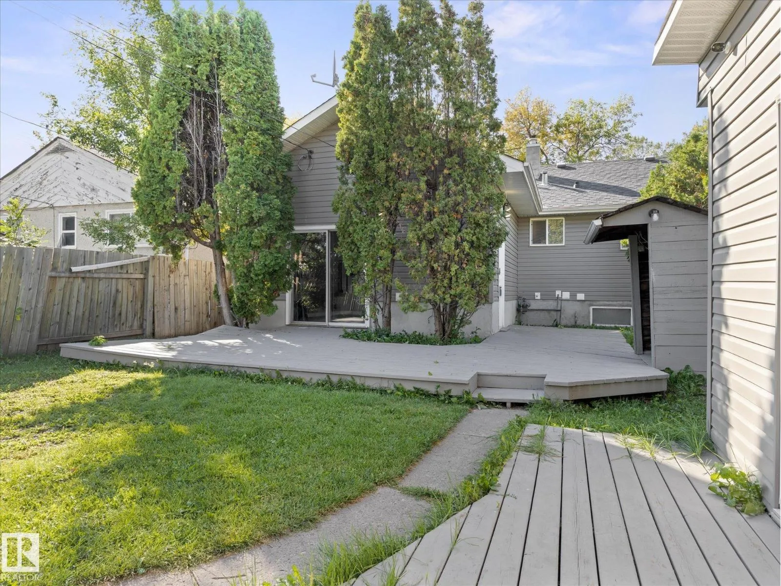 11211 104 ST NW