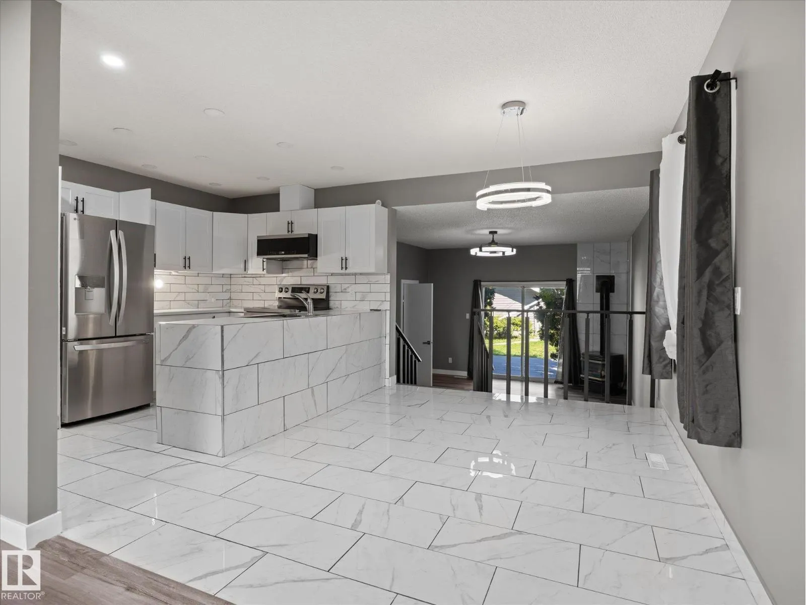 11211 104 ST NW
