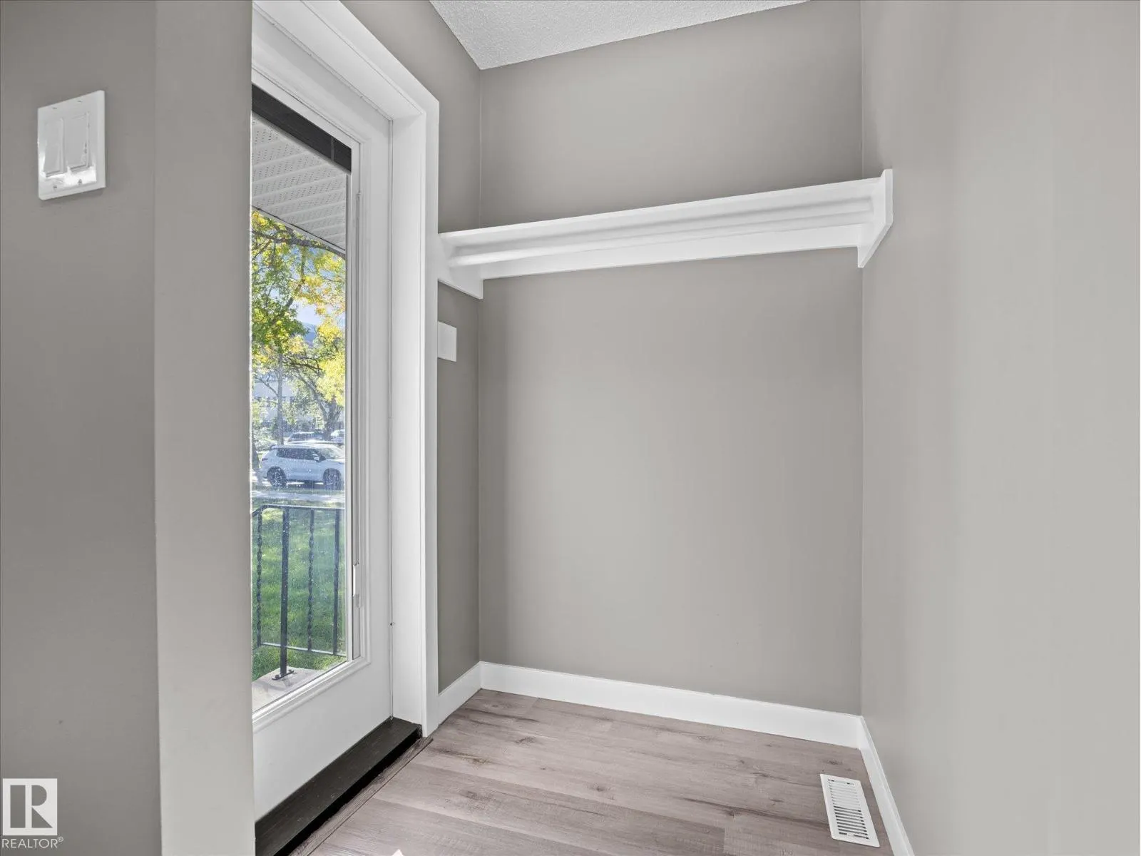 11211 104 ST NW