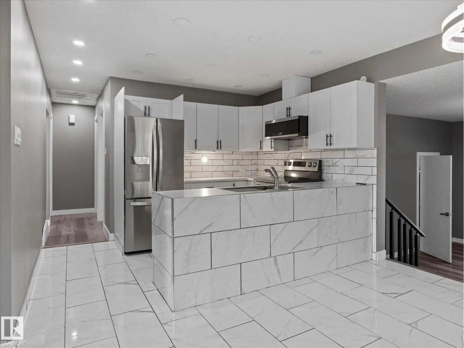 11211 104 ST NW