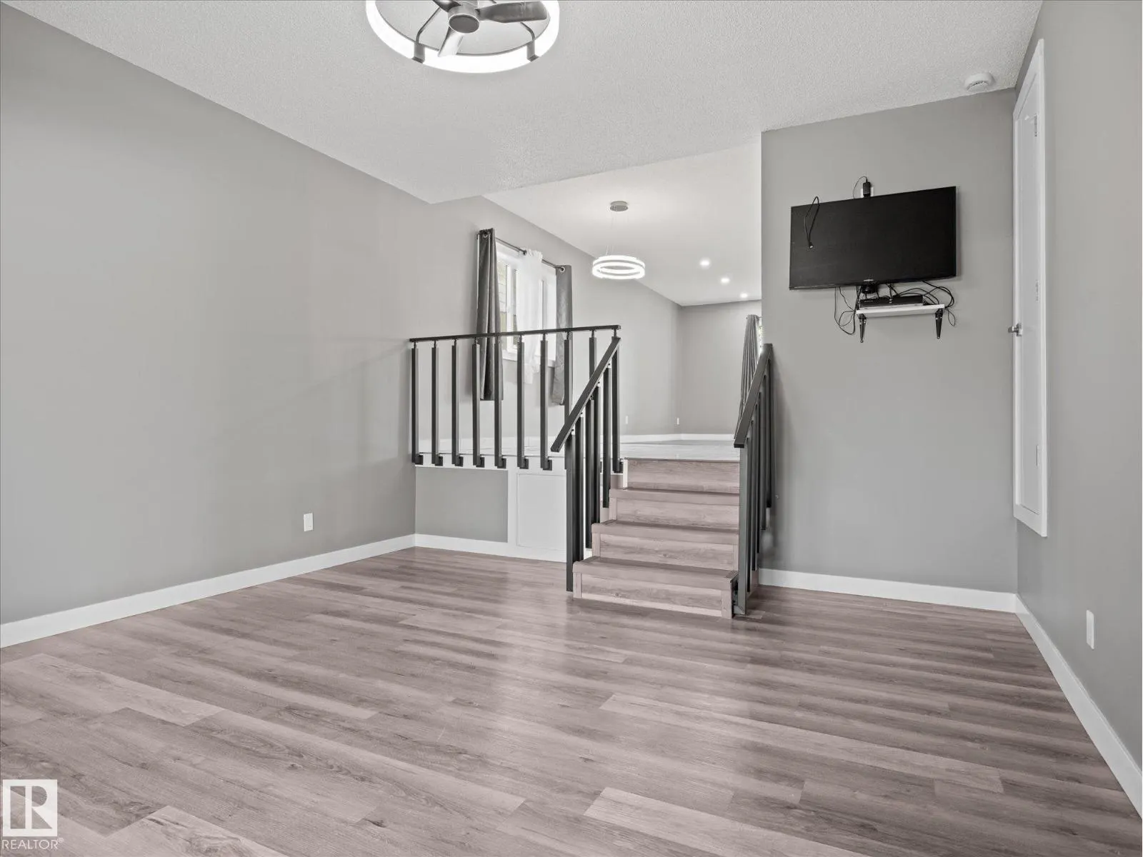 11211 104 ST NW