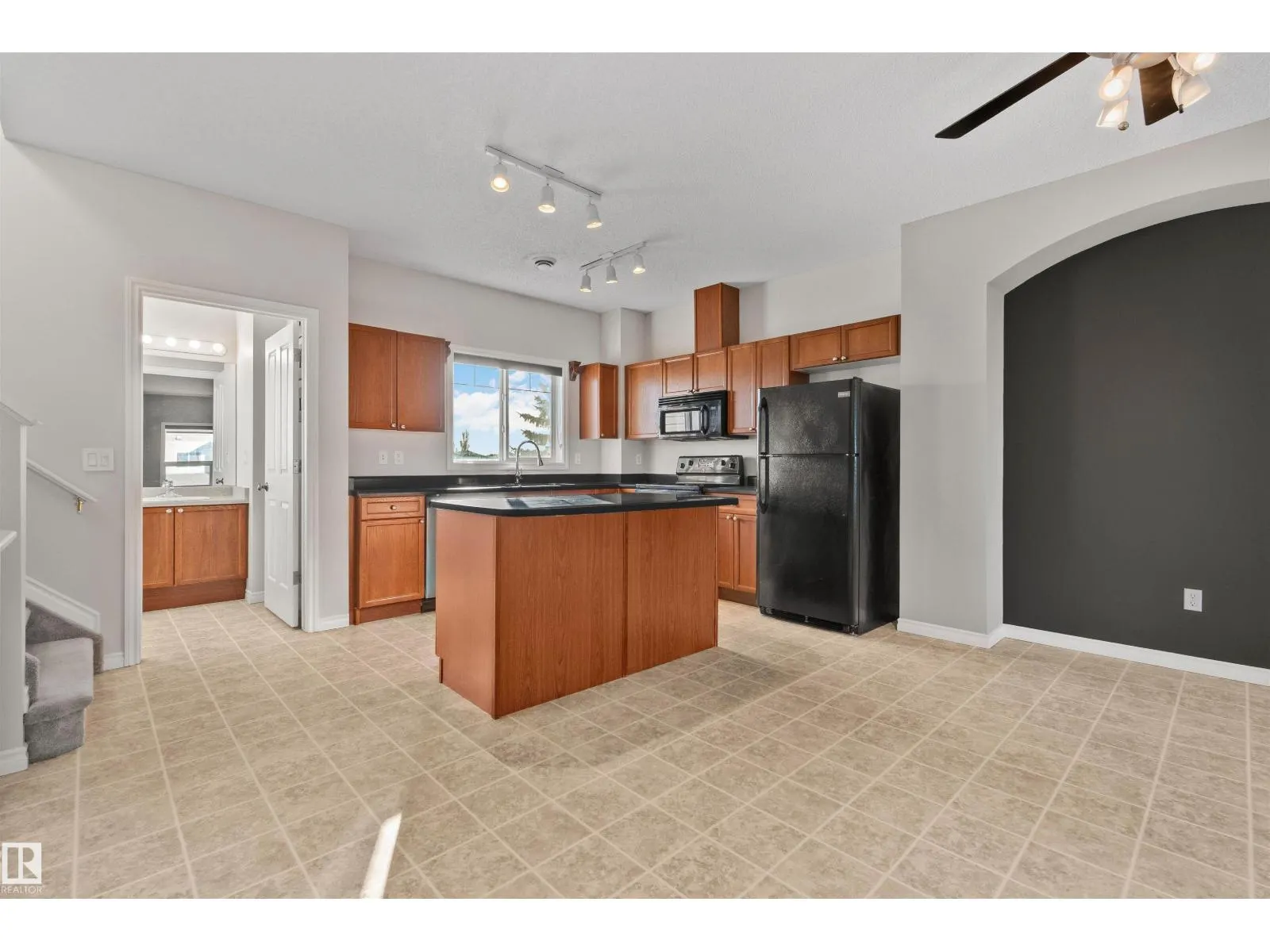 #1 3010 33 AV NW NW