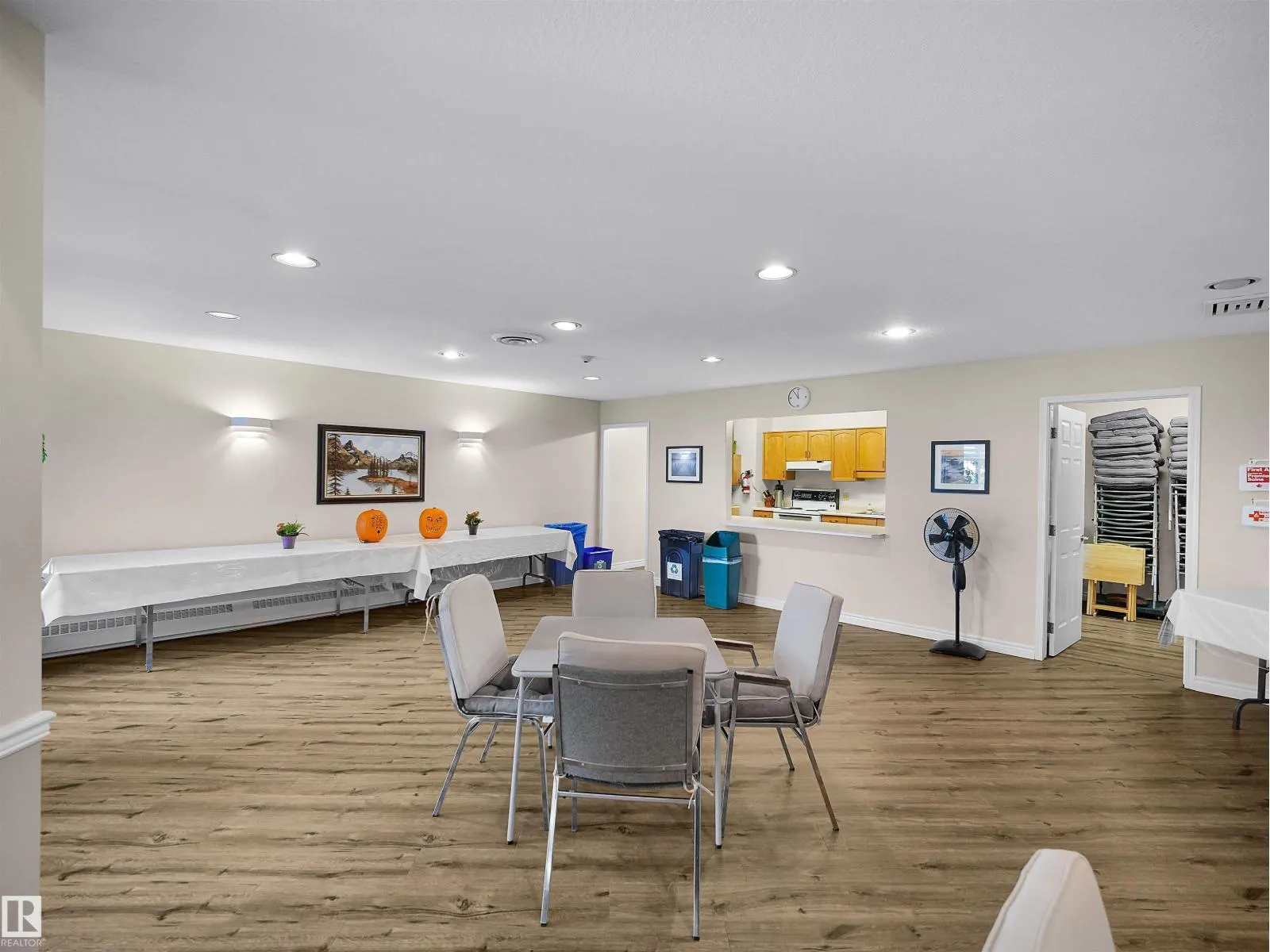 #314 10935 21 AV NW
