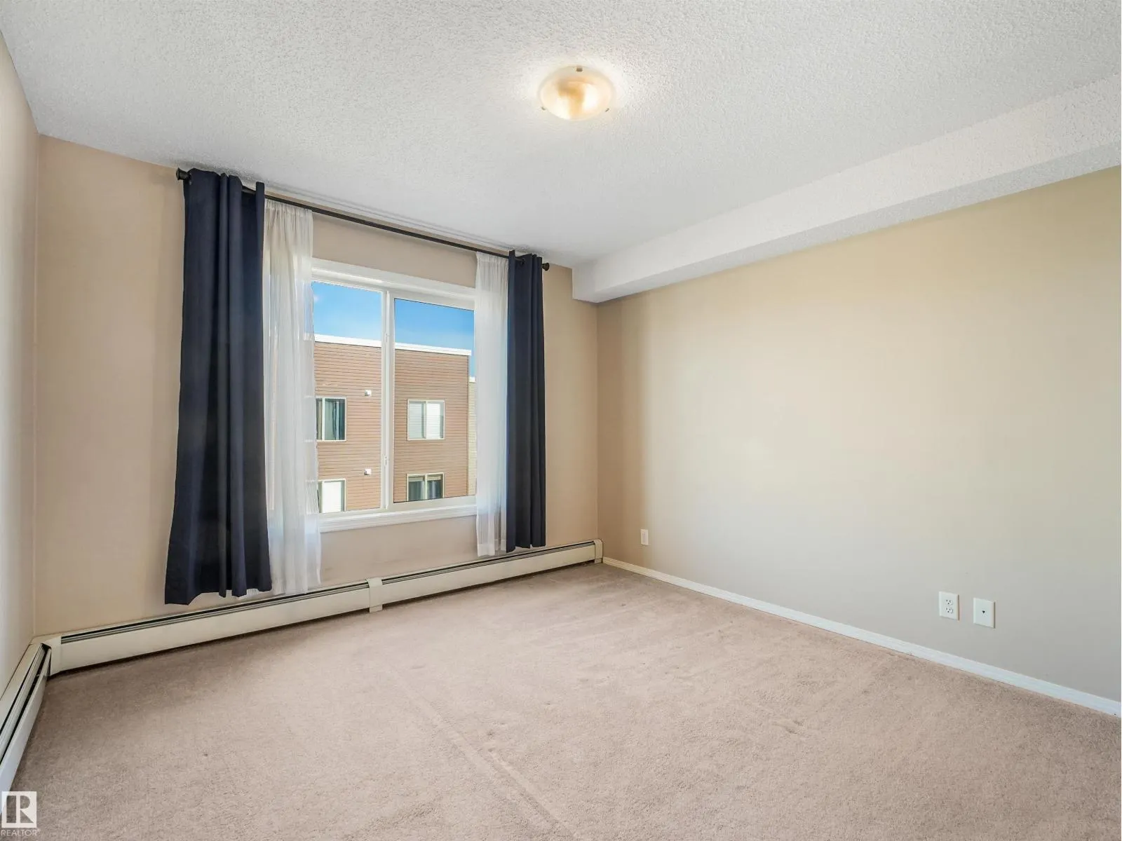 #401 11804 22 AV SW SW