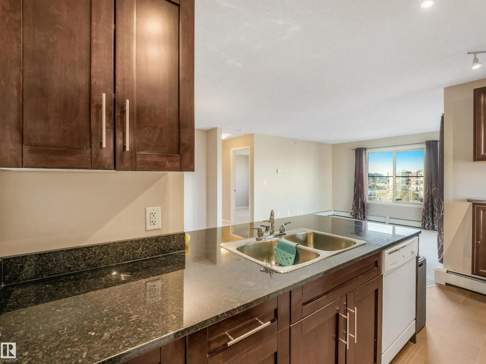 #401 11804 22 AV SW SW