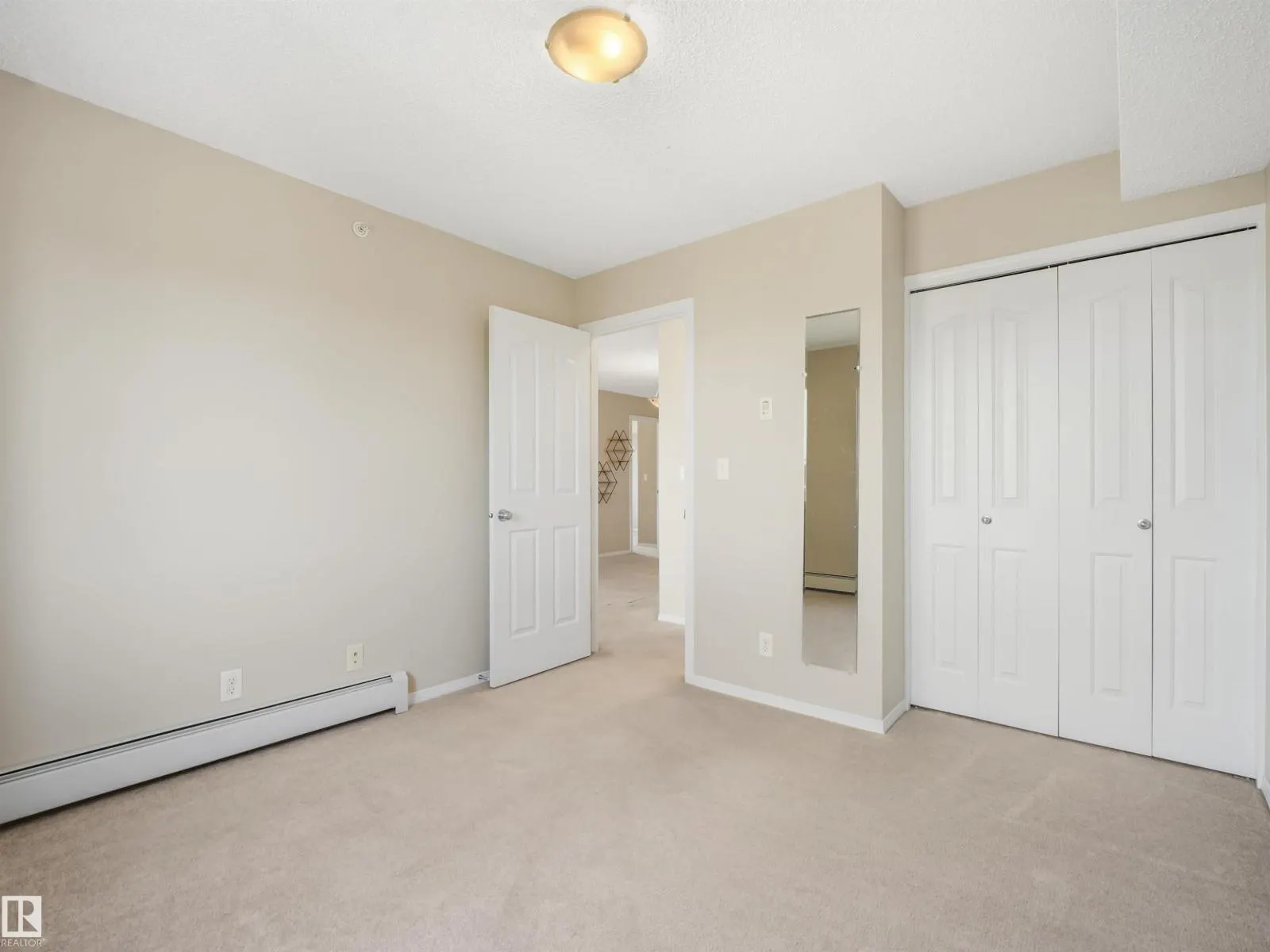 #401 11804 22 AV SW SW