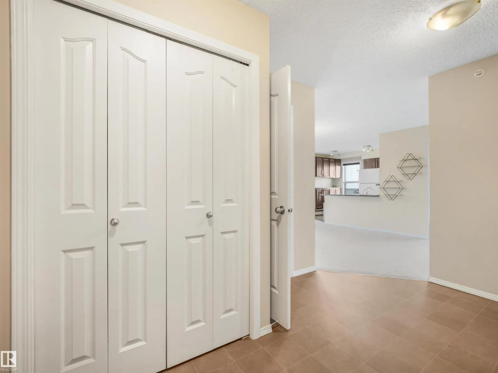 #401 11804 22 AV SW SW