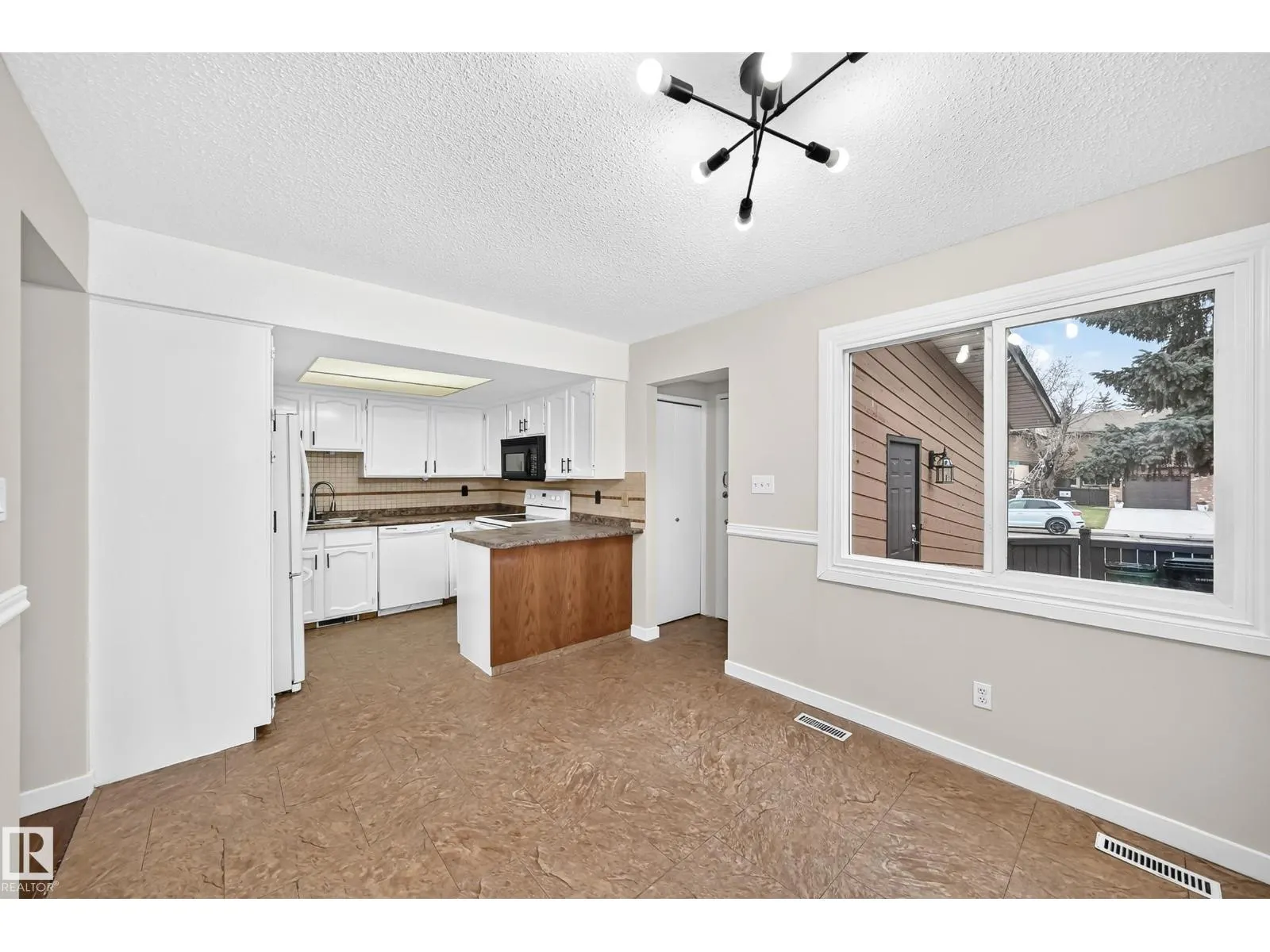 13621 28 ST NW