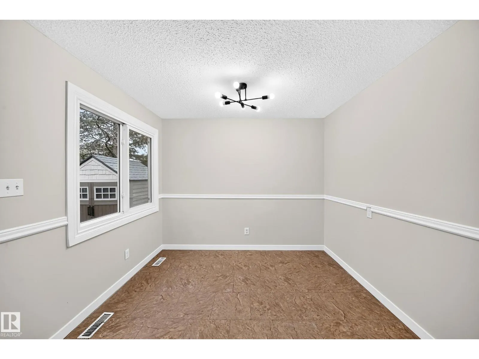 13621 28 ST NW