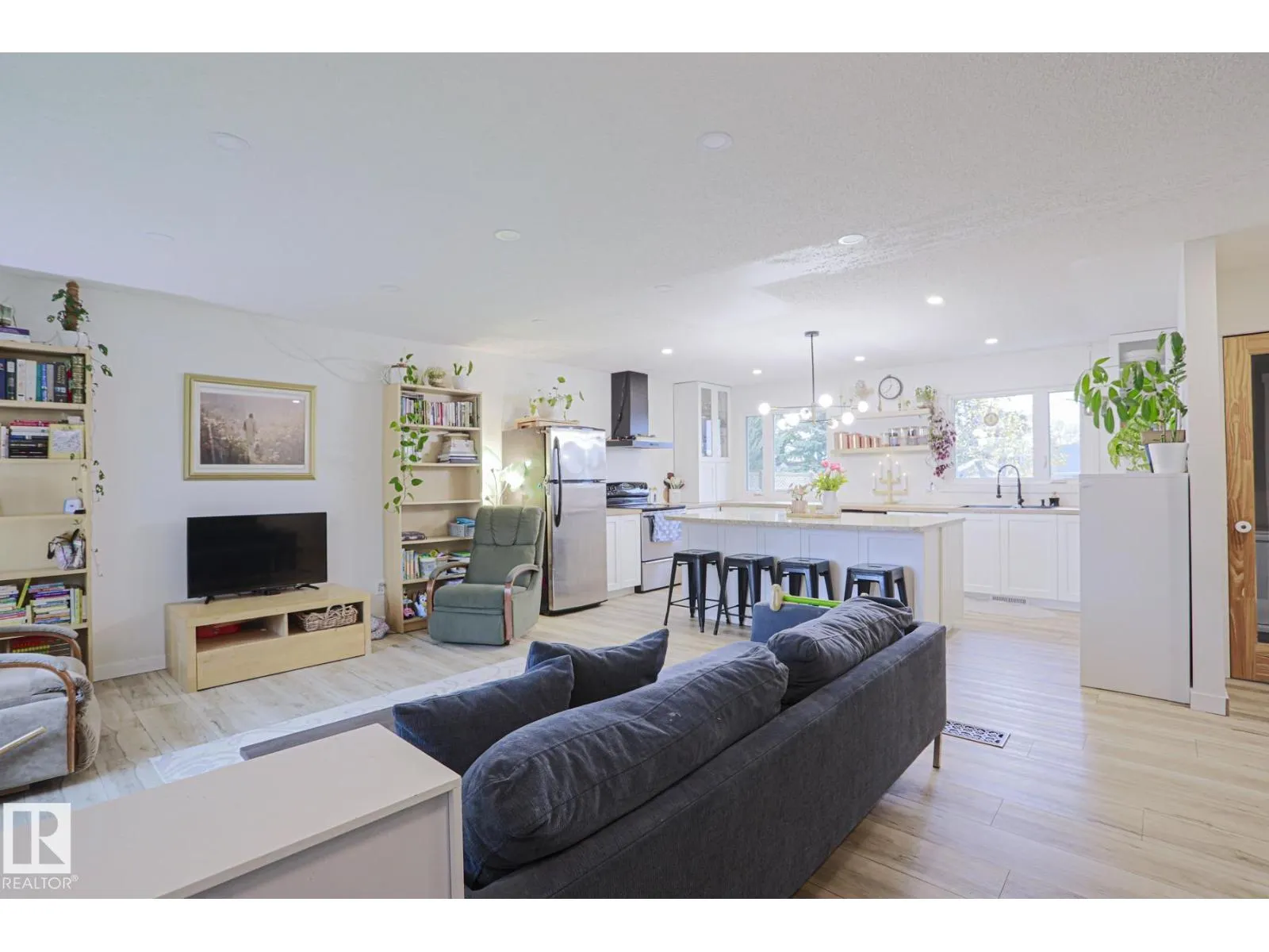 4109 44 ST