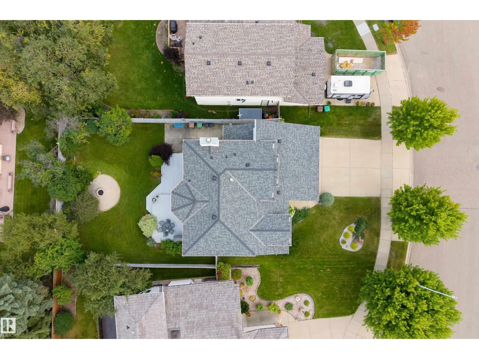 9 PAQUETTE PL