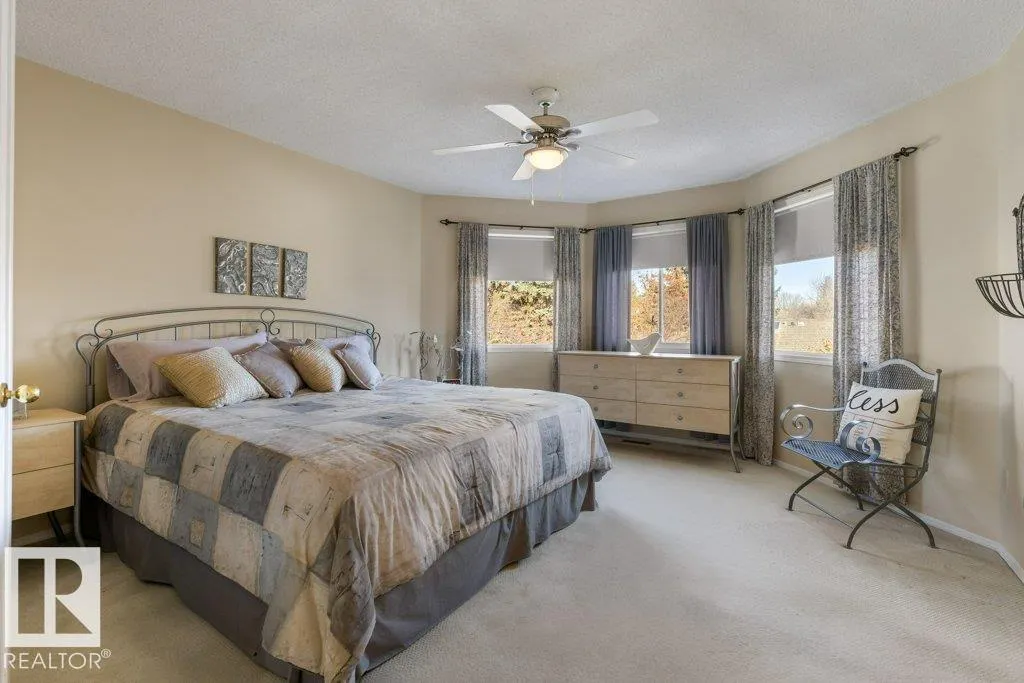 9 PAQUETTE PL
