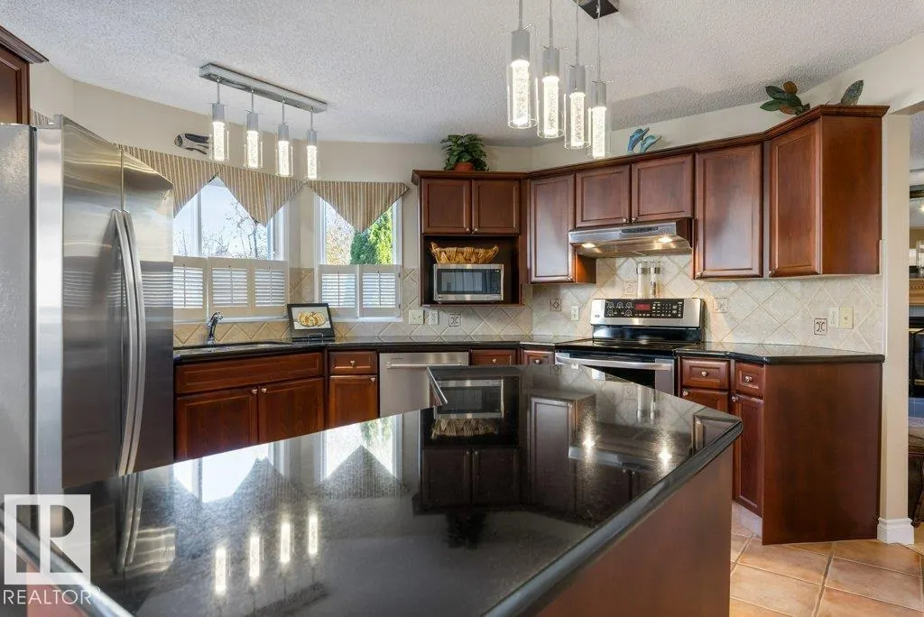 9 PAQUETTE PL