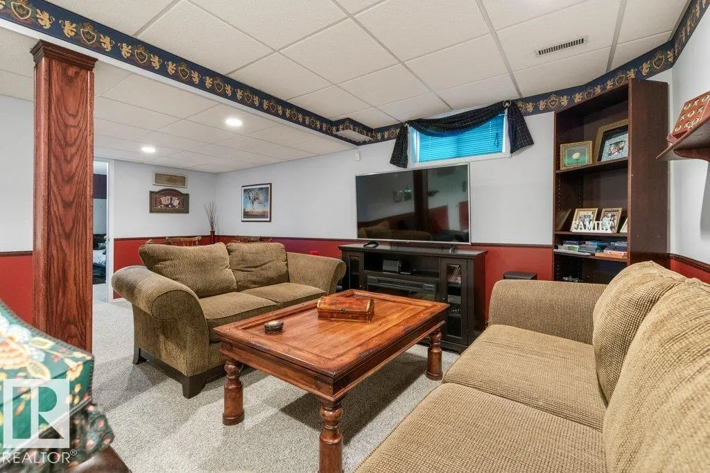 9 PAQUETTE PL