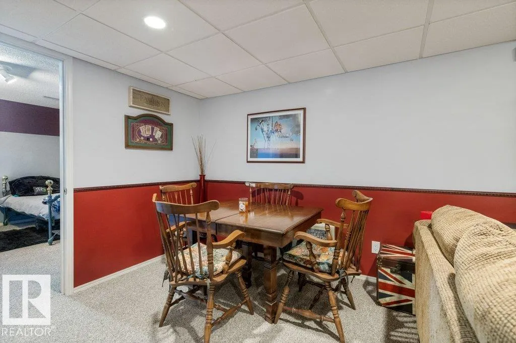 9 PAQUETTE PL