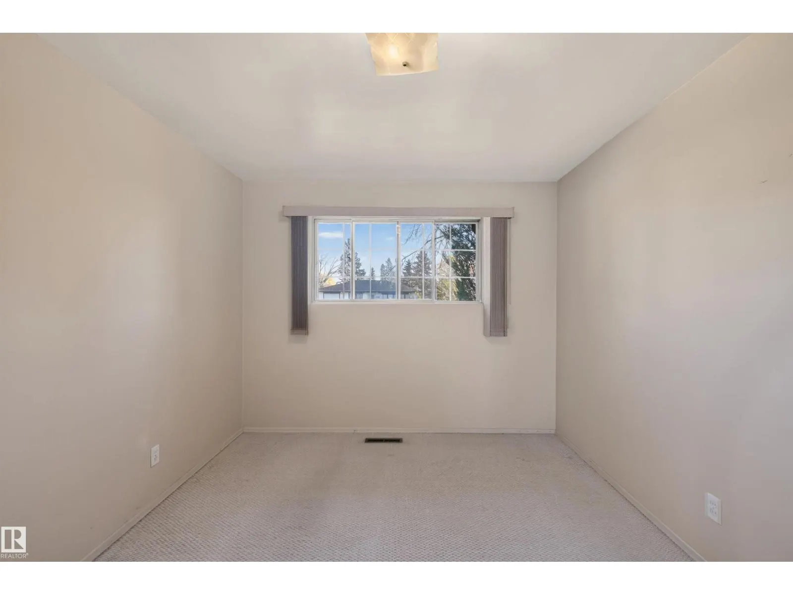 13612 137 ST NW