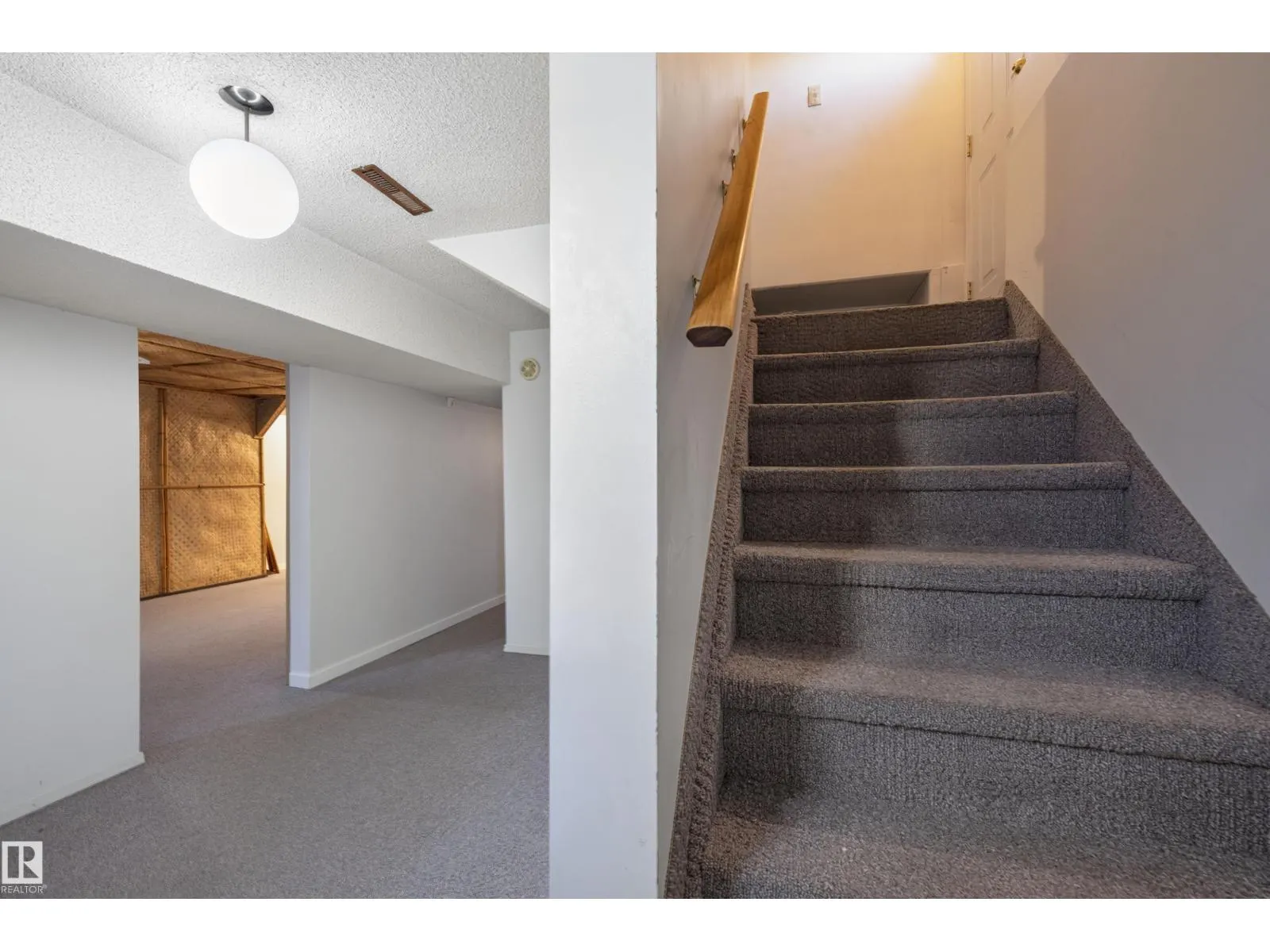 13612 137 ST NW