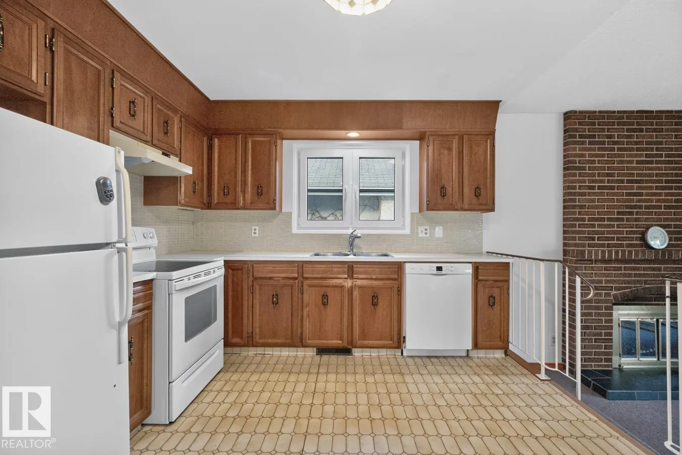 8711 38A AV NW